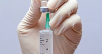 Corning Valor Glass packaging offers superior chemical durability single use syringe